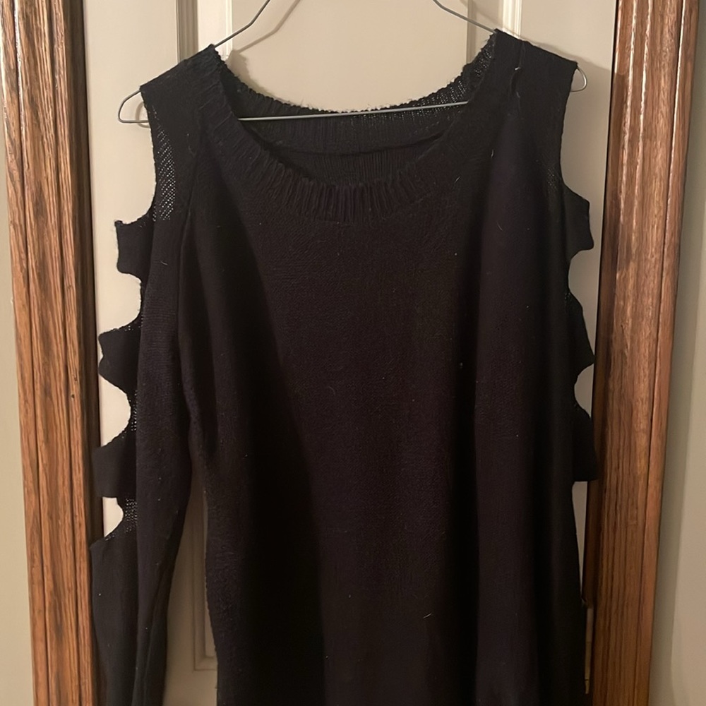 COLD SHOULDER TOP - Picture 3 of 5